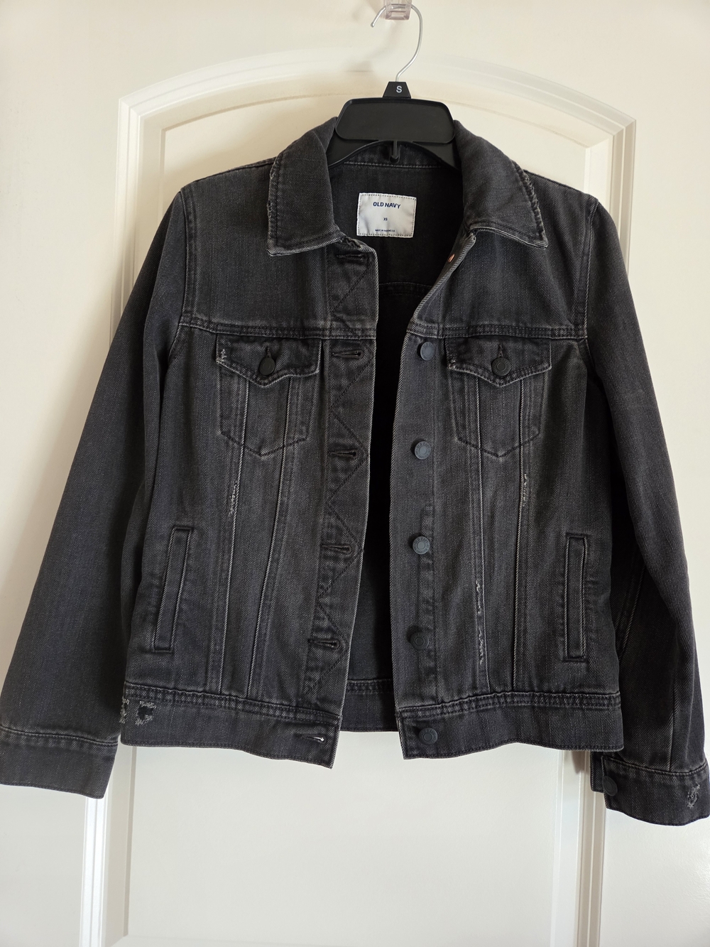 Old Navy Women's Black Distressed Denim Trucker Jean Jacket, Size Small
